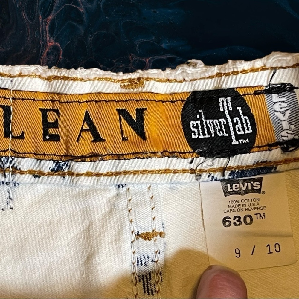 Levi’s Vintage Silvertab 630 Raw Hem Acid White Wash Jean Shorts Size 9/10 - Picture 10 of 16